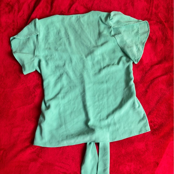 1- state Green petal blouse - Picture 3 of 4